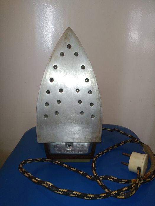 Советский паровой утюг