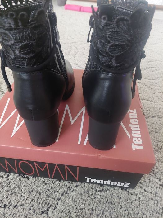 Дамски боти с дантела 37