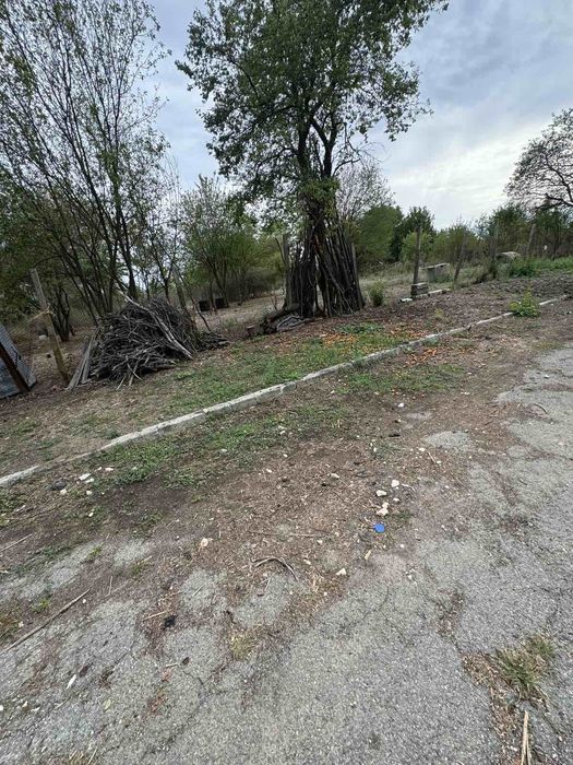 Дворно място с кладенец с. ТРАКИЯ