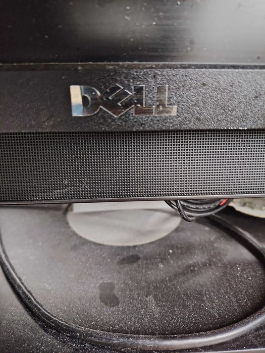 Монитори с колони към тях.