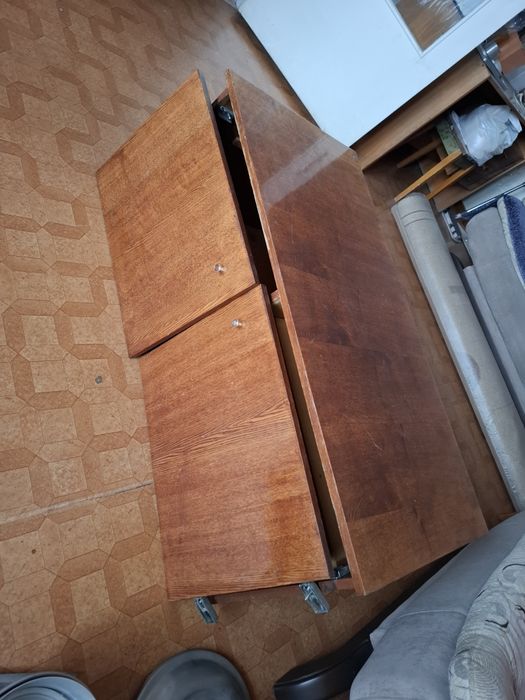 Тумба под телевизор БЕСПЛАТНО.