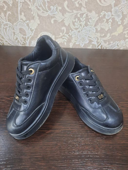 Продам демисезонные ботинки