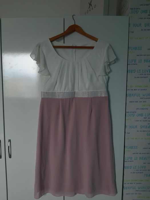 Офицалната дамска рокля