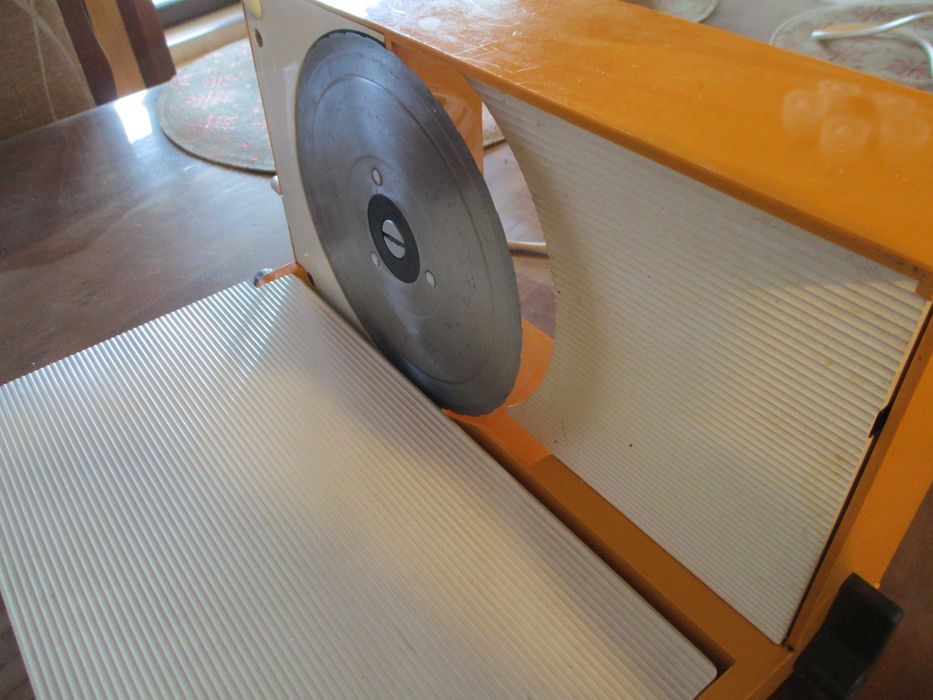 Feliator de mezeluri