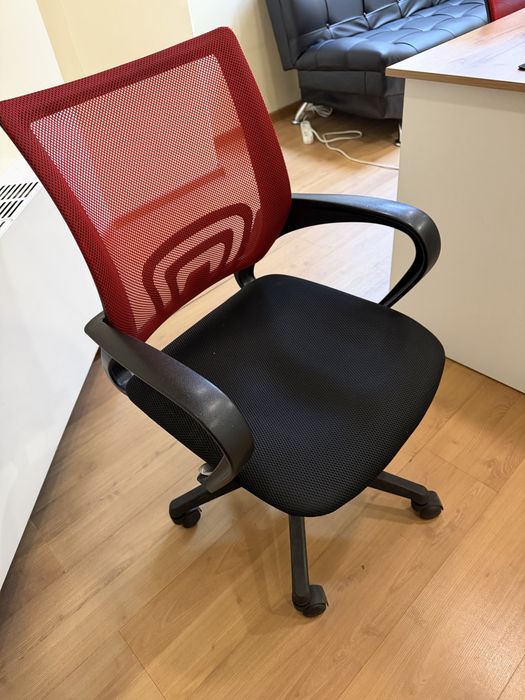 Офисные стулья в хорошем состоянии