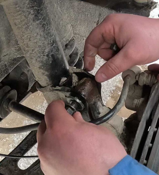 Suruburi excentrice, reglaj unghi cadere roata {camber bolts] Suzuki V