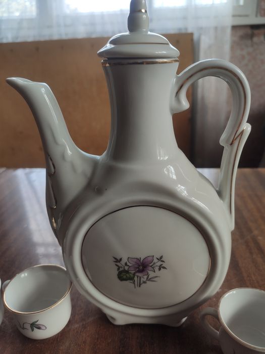 Порцеланов сервиз за греяна ракия