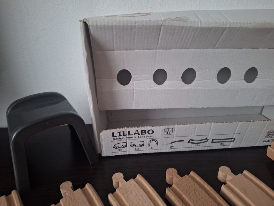 Set șine si trenuleț lemn Ikea nou.