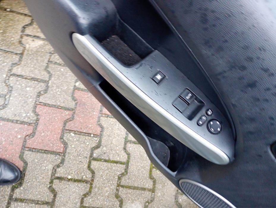 Vand mazda  2  an 2008