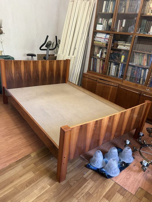 Продам кровать с матрасом