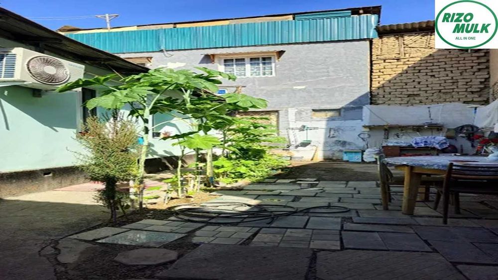 Шайхонтохур Обиназир махалласида шинамгина ховли сотилади. NR494/2