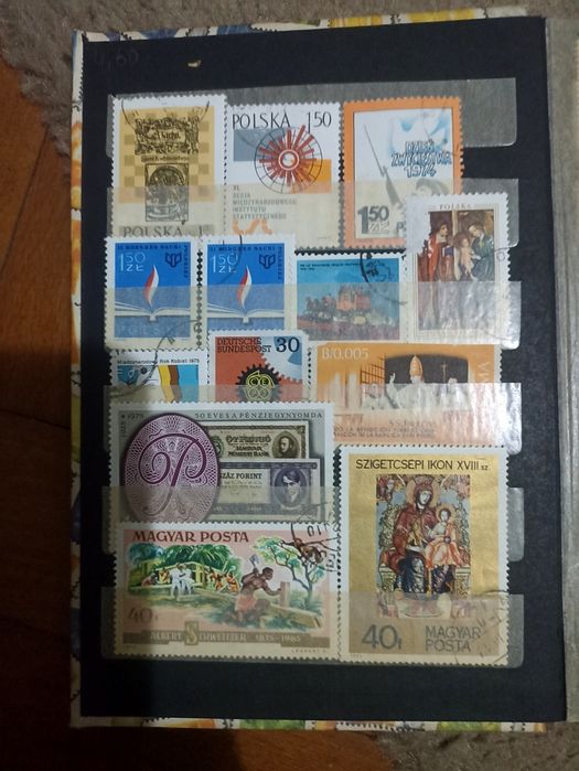 Класьор с пощенски марки  различна тематика около 150 бр ,35 евро