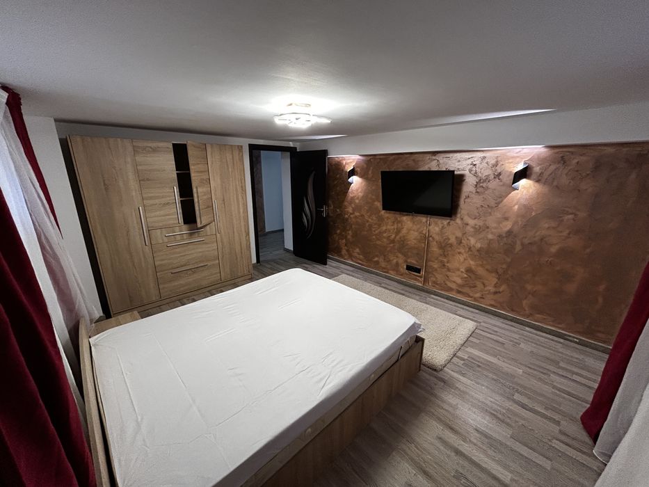 Inchiriez apartament 74 mp