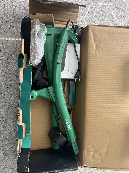 Aparat electric pentru curatarea rosturilor