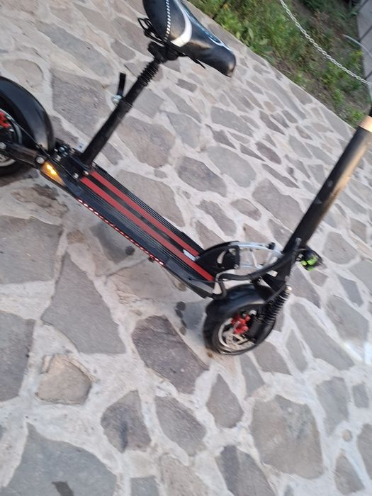 Trotinetă electrică  de vânzare stare foarte buna. Cu tot cu încărcător .