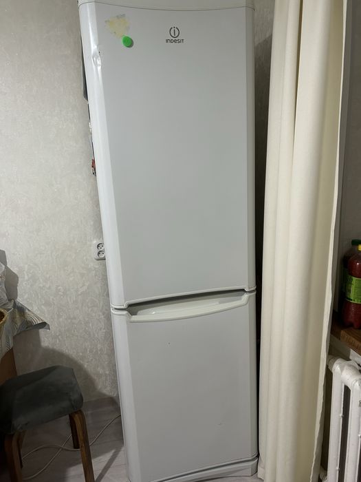 Холодильник indesit