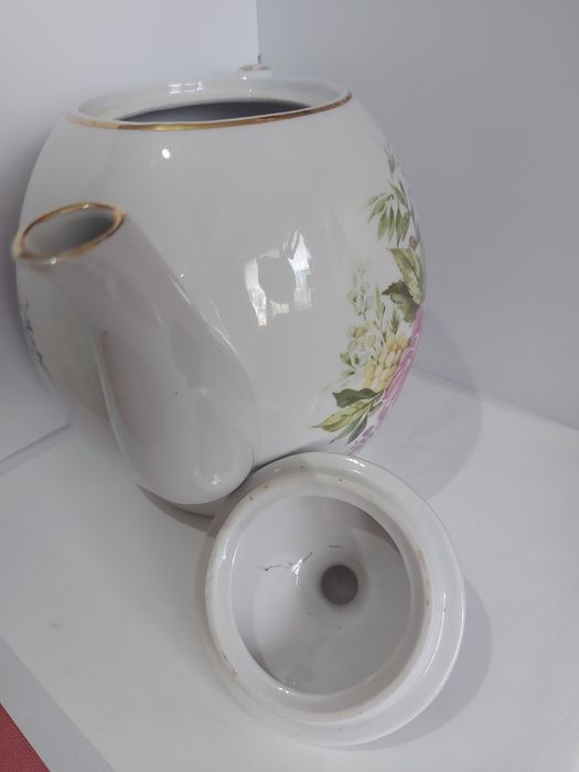Фарфоровый большой чайник Советский.