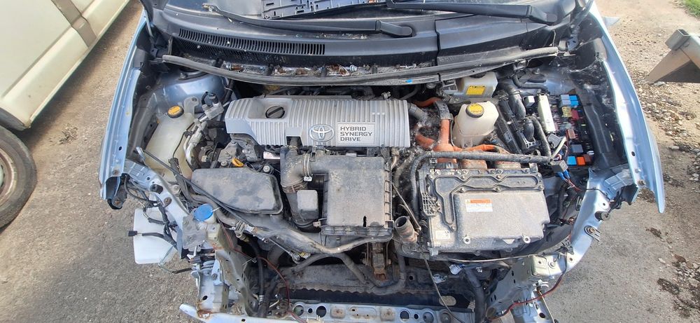 Toyota auris hybrid на Части