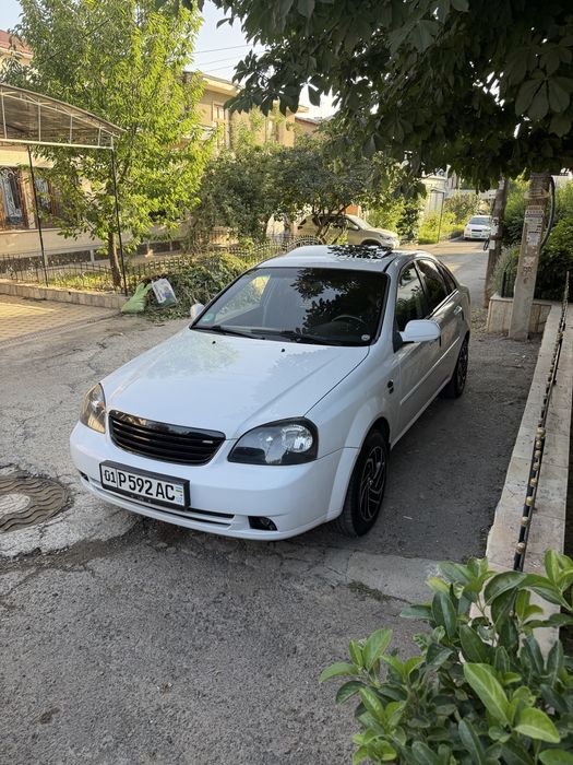 Chevrolet Lacetti 2009 1.8 srochna sotiladi