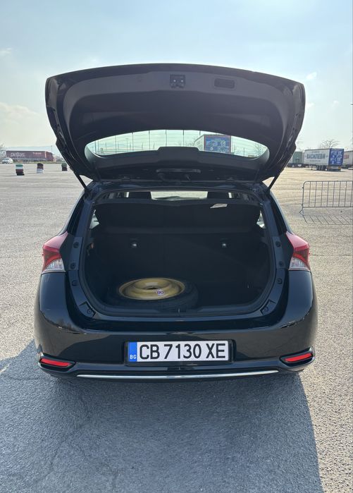 Toyota Auris 1.8/ Hybrid/ E-CVT/ 136 к.с