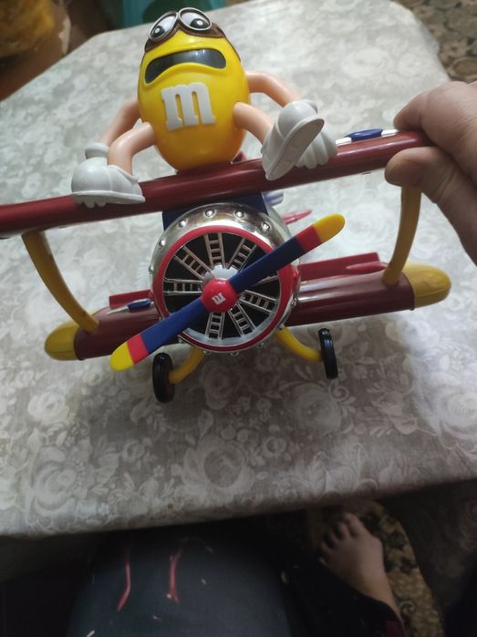 Фирменный самолёт, копилка для конфет