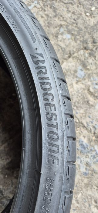 4 anvelope vara Bridgestone 255/35/21.Pretul este pe bucata.