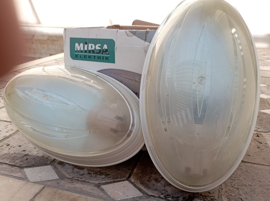 Продаётся потолочный светильник