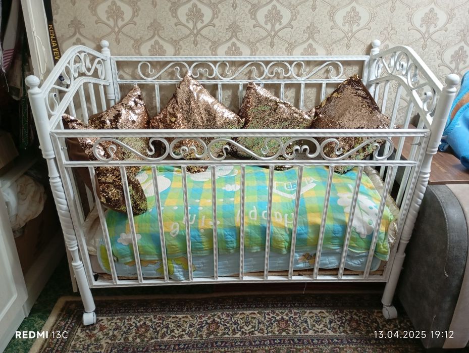 Детская кроватка