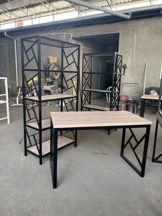 Loft parta stelajlar