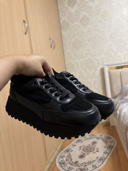 Продаю кроссовки