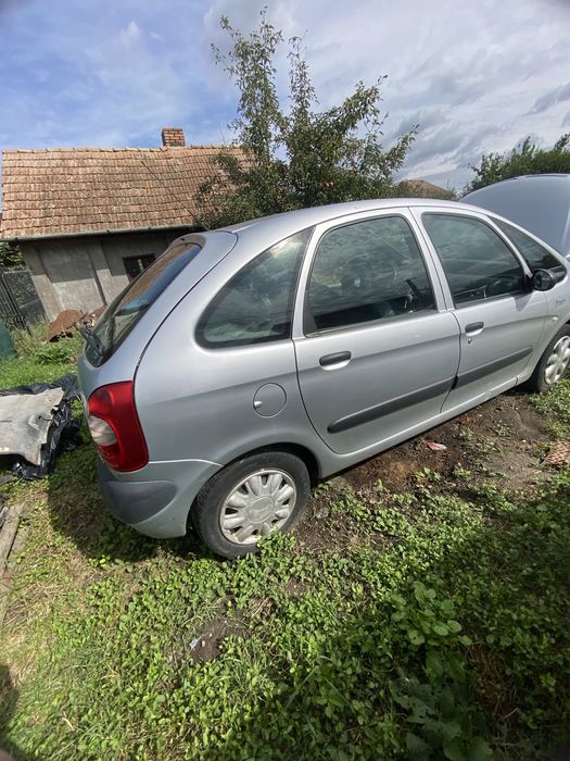 Piese Citroen Xsara Picaso motor 2.0 hdi RHZ an 2004.injetoare bara