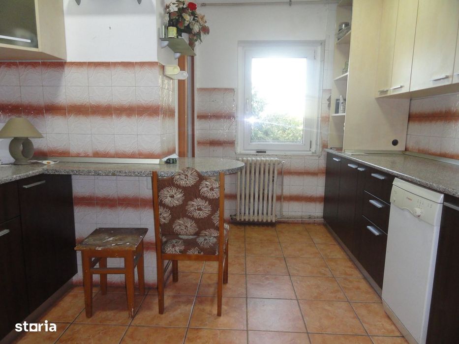 Apartament 4 camere, 2 bai. 2 balcoane, etaj 3 Micalaca - Miorita 93mp