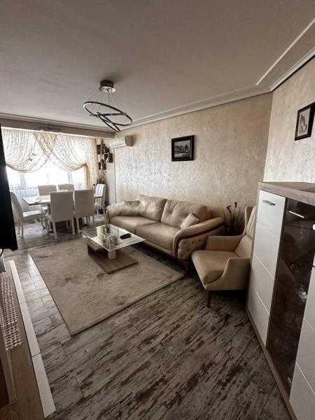 Стилно обзаведен двустаен апартамент в Лазур