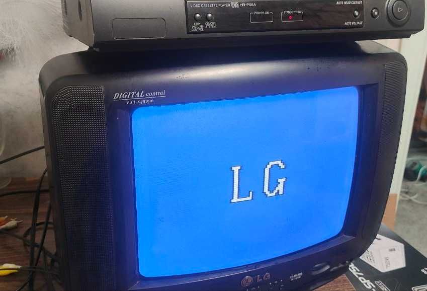 Телевизор LG и Видеомагнитофон JVC