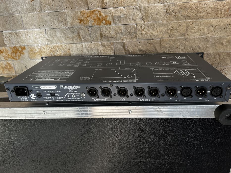 Vand crossover EV AC ONE (procesor dynacord powernax 230)