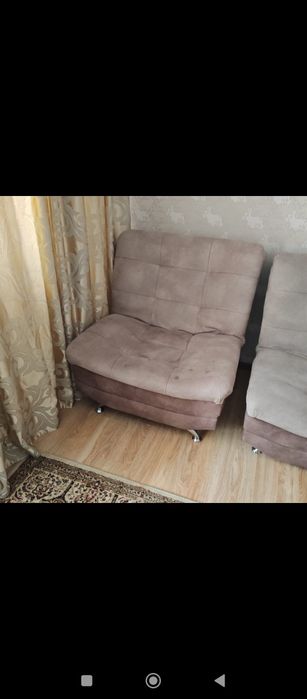 Продам хороший диван с креслами.