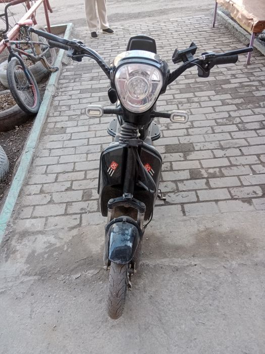 Продам самокат SK8