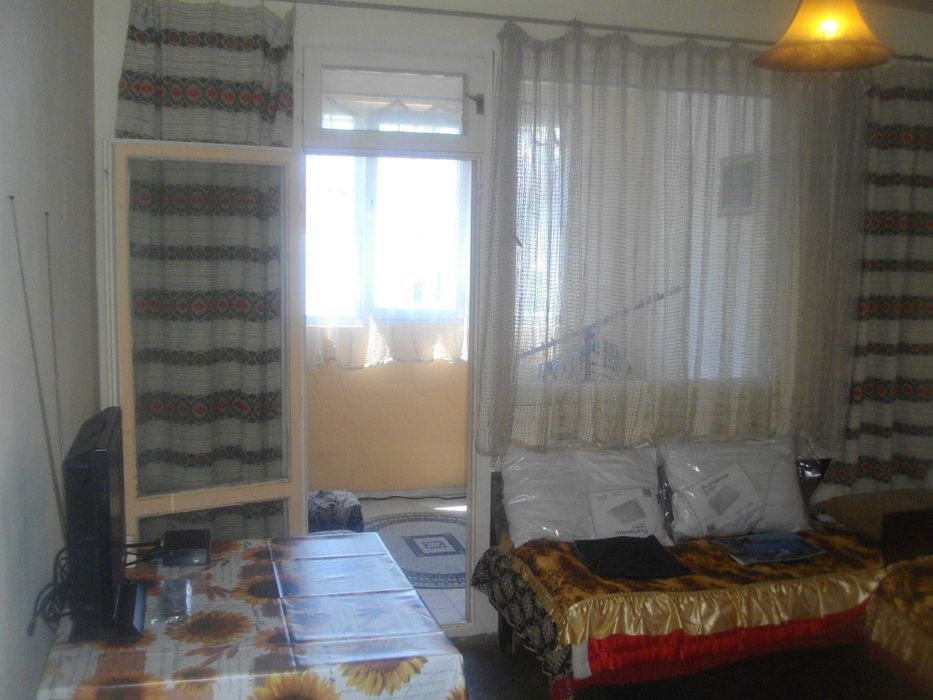 Евтина квартира 200 € обзаведени 2 стаи от апартамент до Болницата на ученички студентки с хазаи