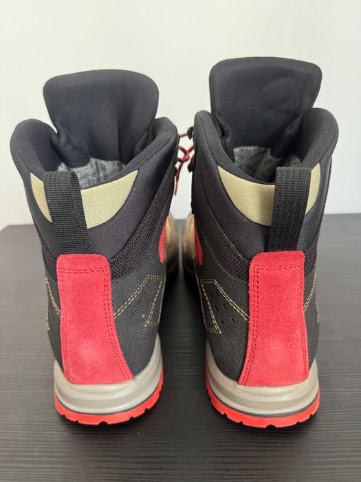 bocanci de trekking noi Asolo Fugitive GTX