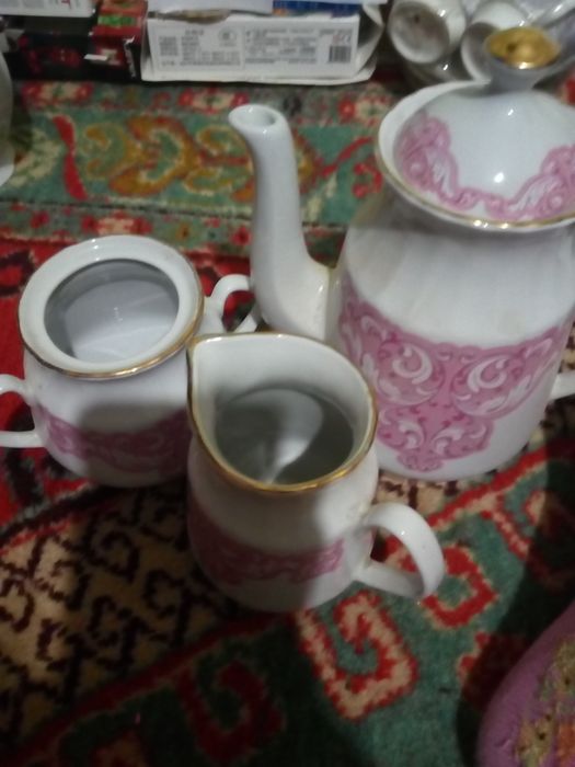 Сервиз  неполный.