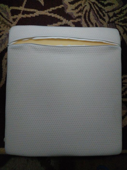 De VÂNZARE pat cu telecomanda, saltea și perina medicale