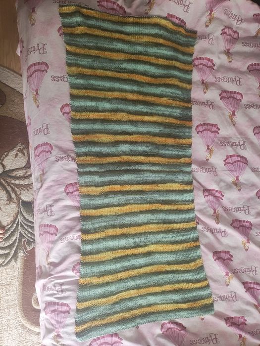 Șal tricotat manual