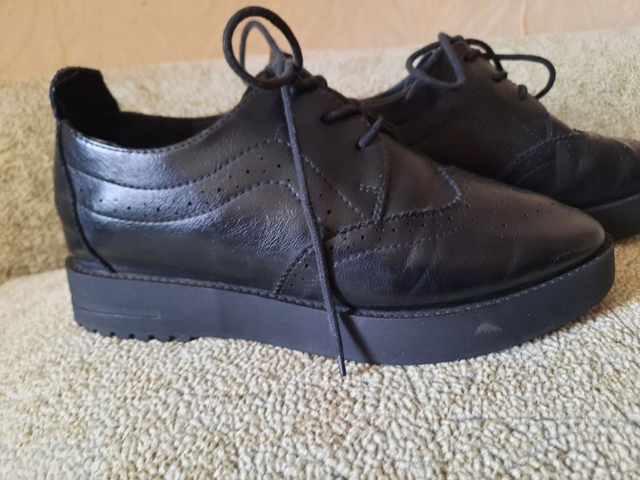 Продам женские туфли