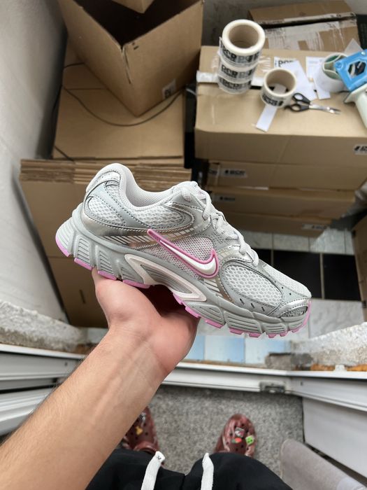 Nike V5 RNR “Grey/Pink” HQ7901-009