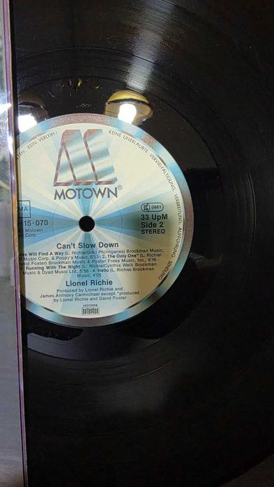 Vinil uri Lionel Riche