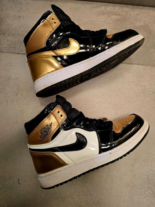 Nike Air Jordan Gold