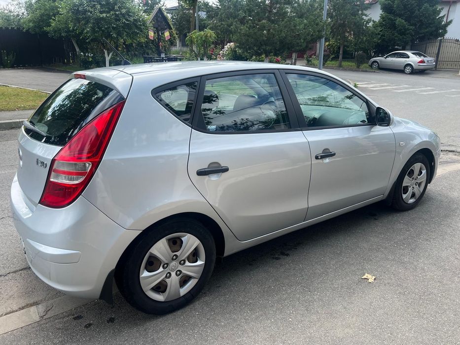 Hyundai i30 , an 2010,benzina, 197000 km reali