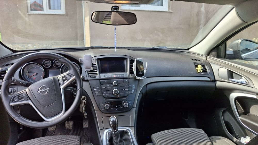 Vând Opel insignia 2.0 diesel