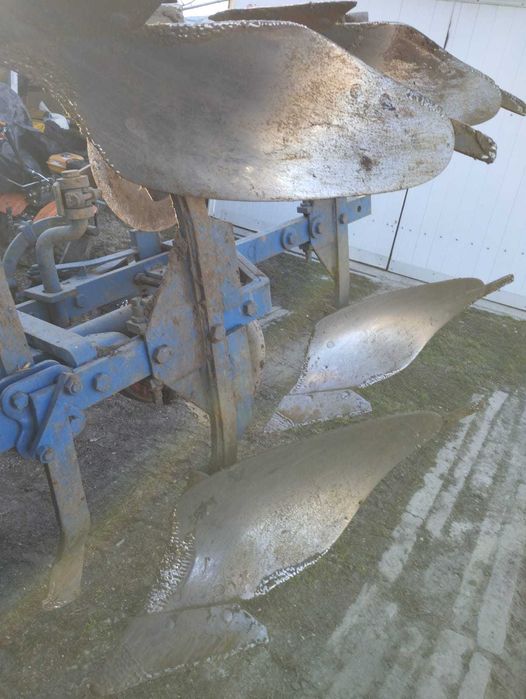 Plug reversibil două brazde