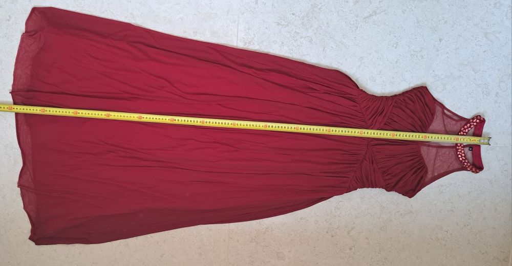 Елегантна рокля в червено М размер